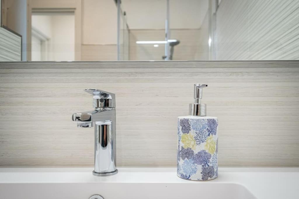 Casa Ofride -Centro-Poetto 10 Min-Wi-Fi-Netflix Apartment กาญารี ภายนอก รูปภาพ